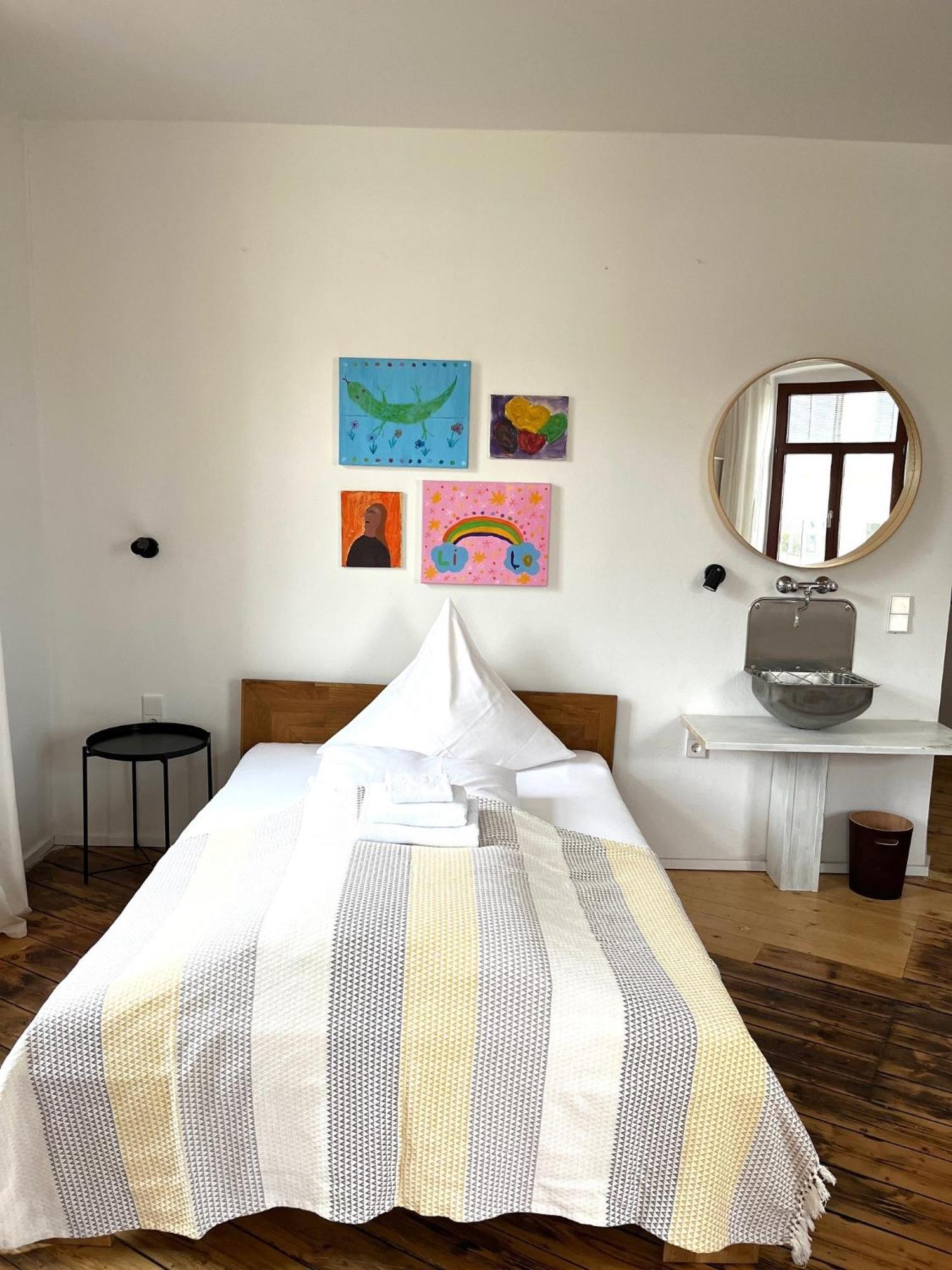 Kuenstlerzimmer Im Kulturhaus Haeselburg Gera Exterior photo